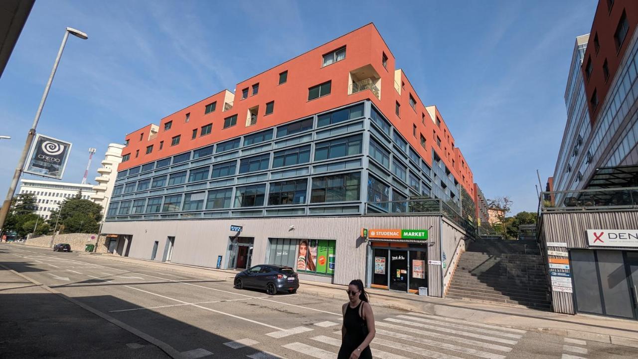 Downtown Fiume, Underground Garage Within The Property Buitenkant foto