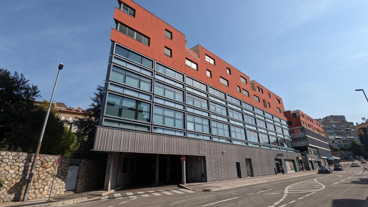 Downtown Fiume, Underground Garage Within The Property Buitenkant foto
