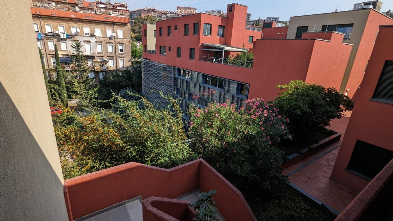 Downtown Fiume, Underground Garage Within The Property Buitenkant foto