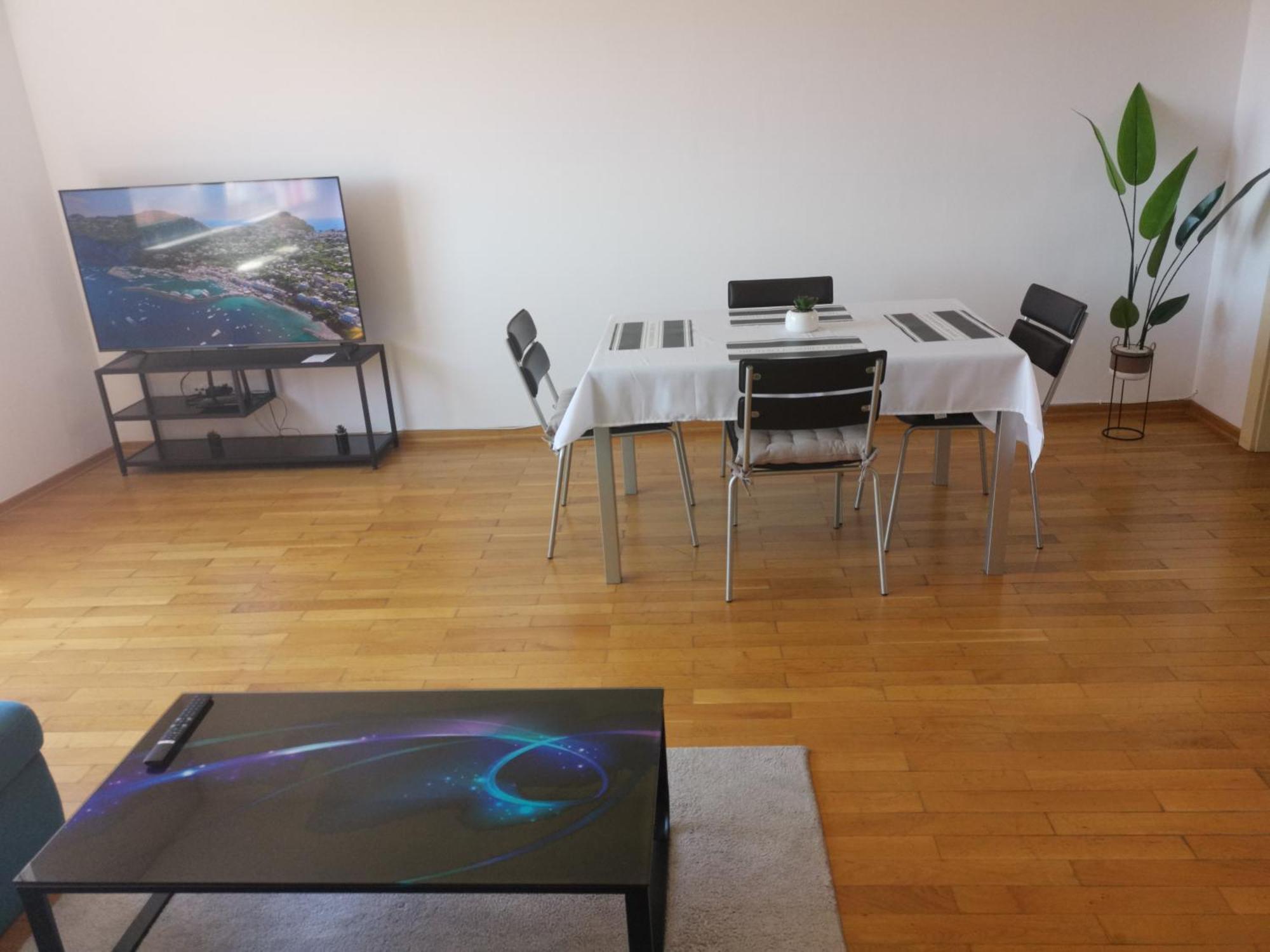 Downtown Fiume, Underground Garage Within The Property Buitenkant foto